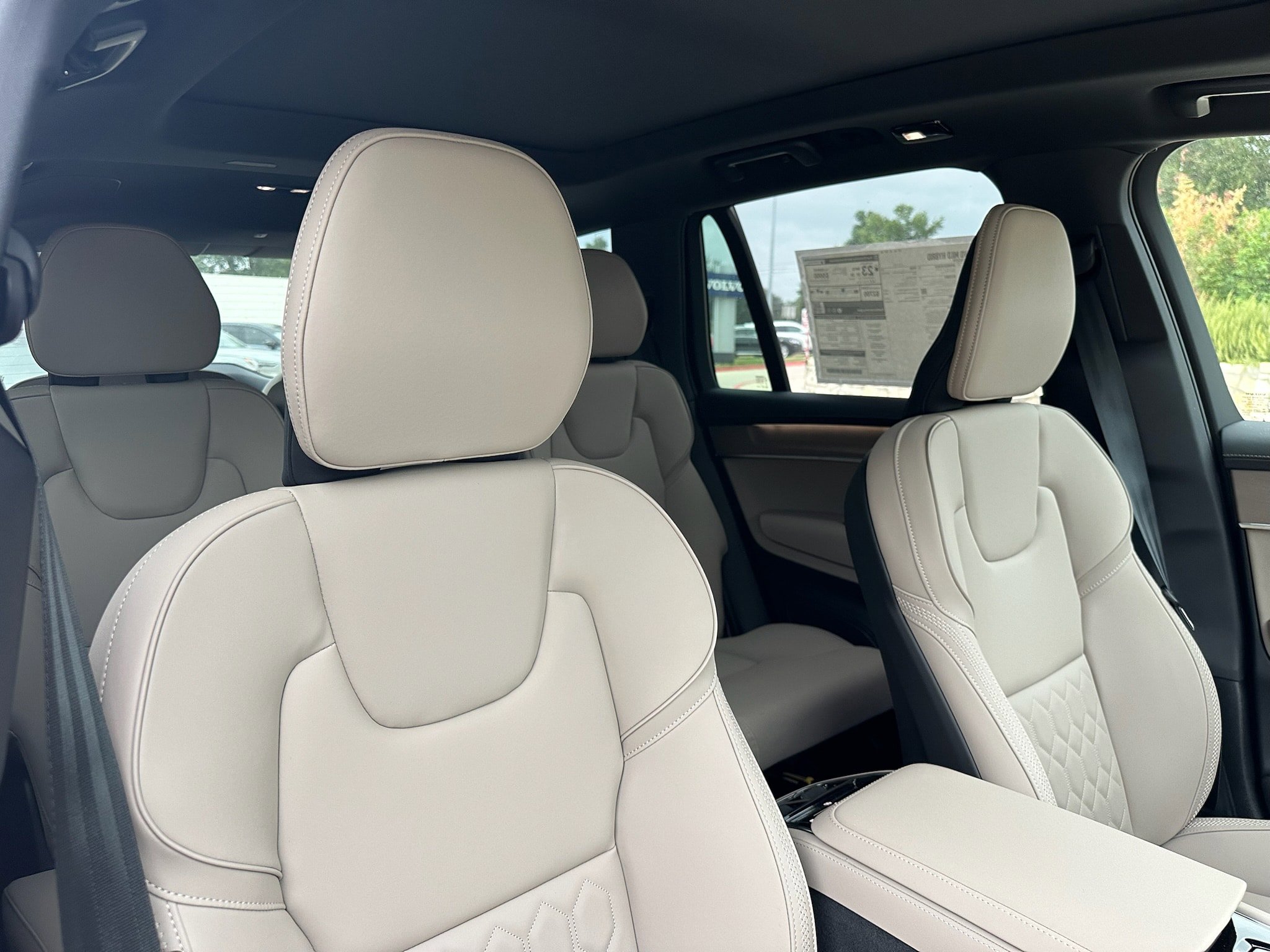 Used 2026 Volvo XC90 B6 Plus w/ Protection Package Premier AWD/4WD image 9