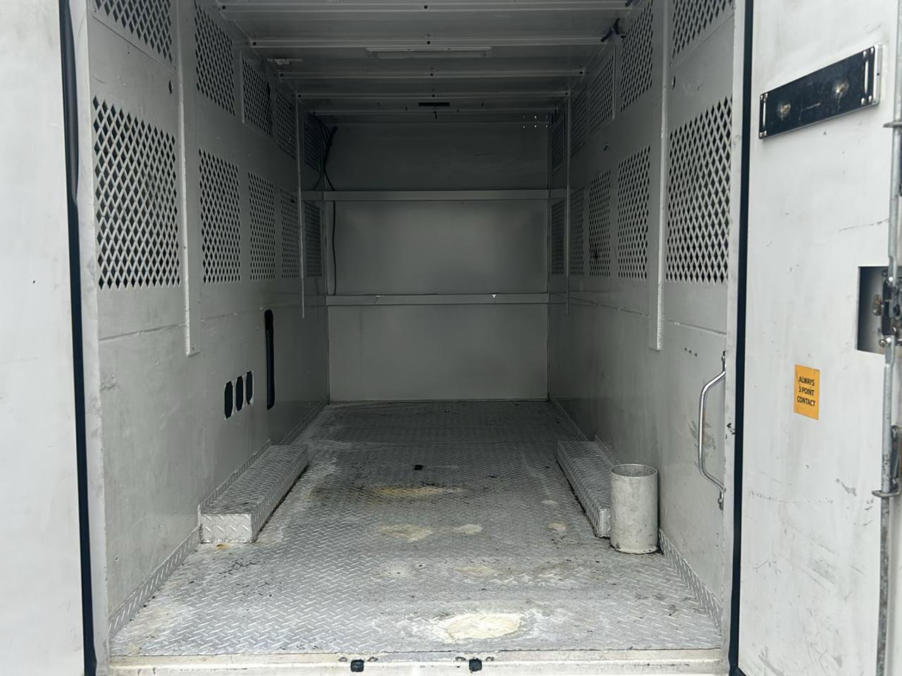 Used 2016 Freightliner Sprinter 3500 w/ Driver Comfort Package RWD image 4