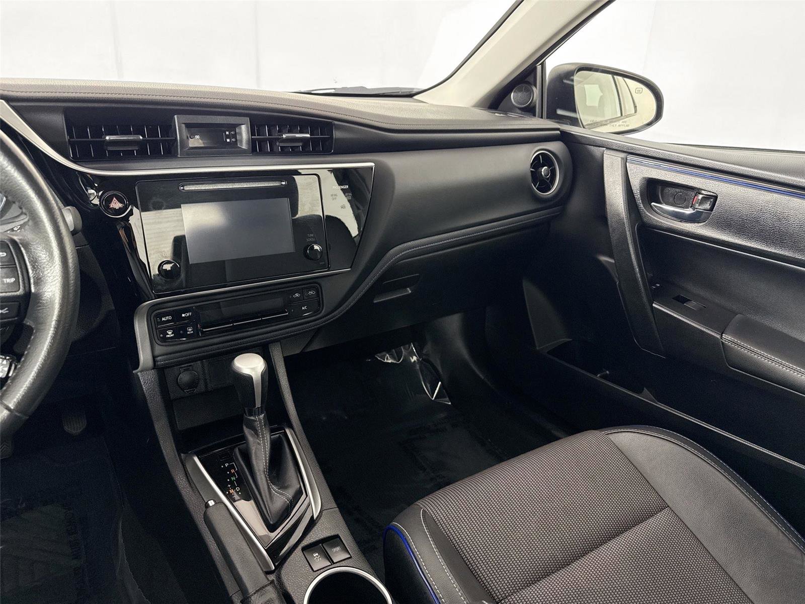 Used 2017 Toyota Corolla SE image 27