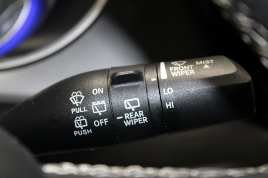 Used 2024 Chrysler Pacifica Touring-L FWD image 41