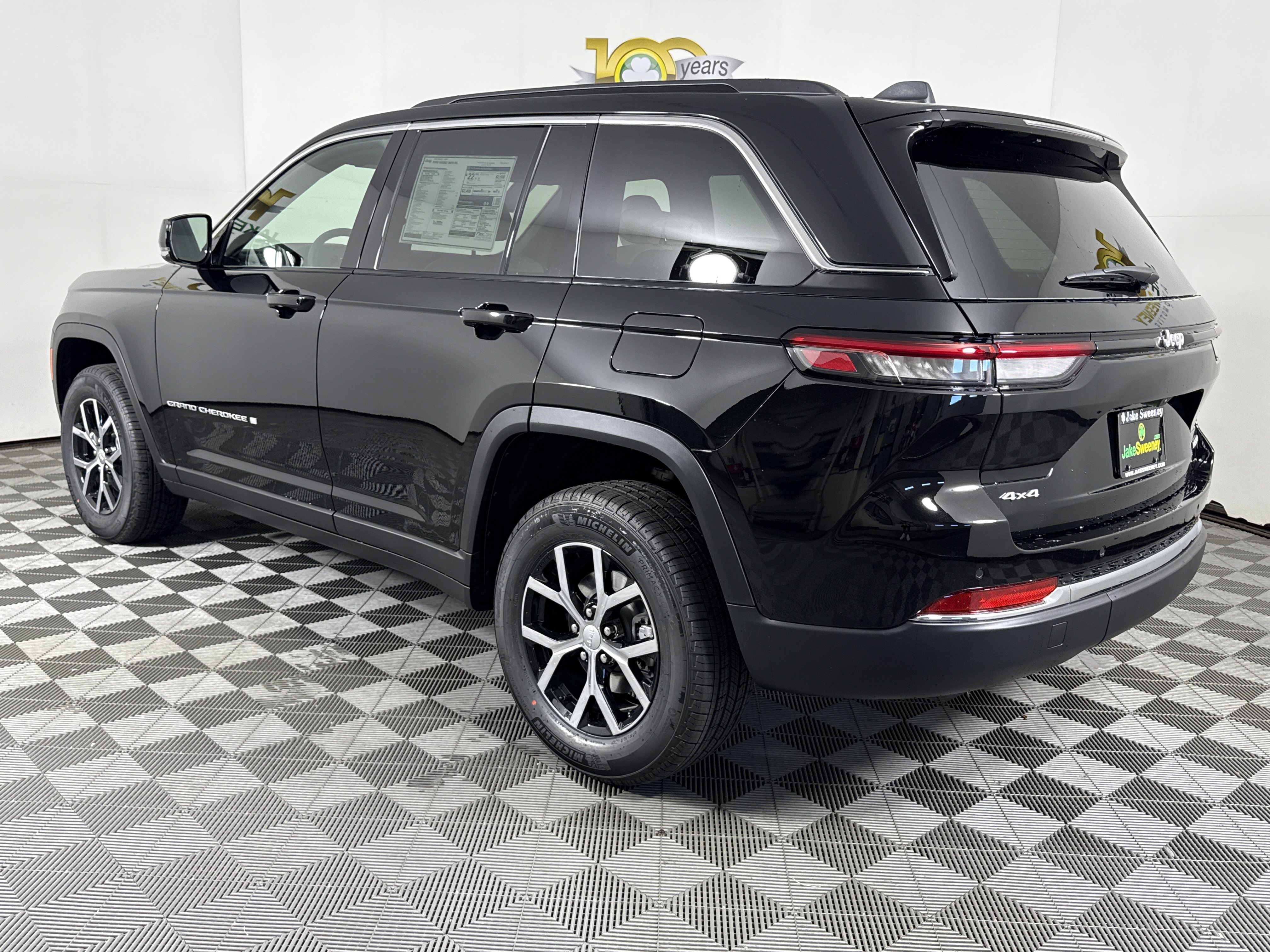 New 2025 Jeep Grand Cherokee Limited w/ Trailer Tow Package AWD/4WD image 6