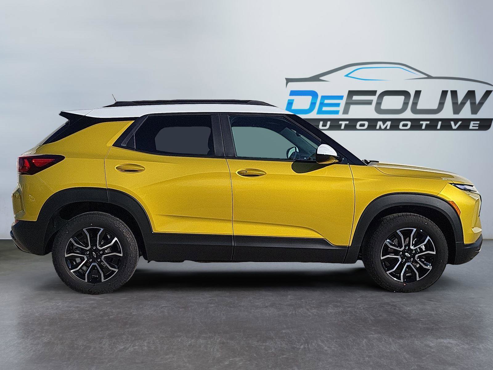 Used 2024 Chevrolet TrailBlazer ACTIV w/ Convenience Package FWD image 2