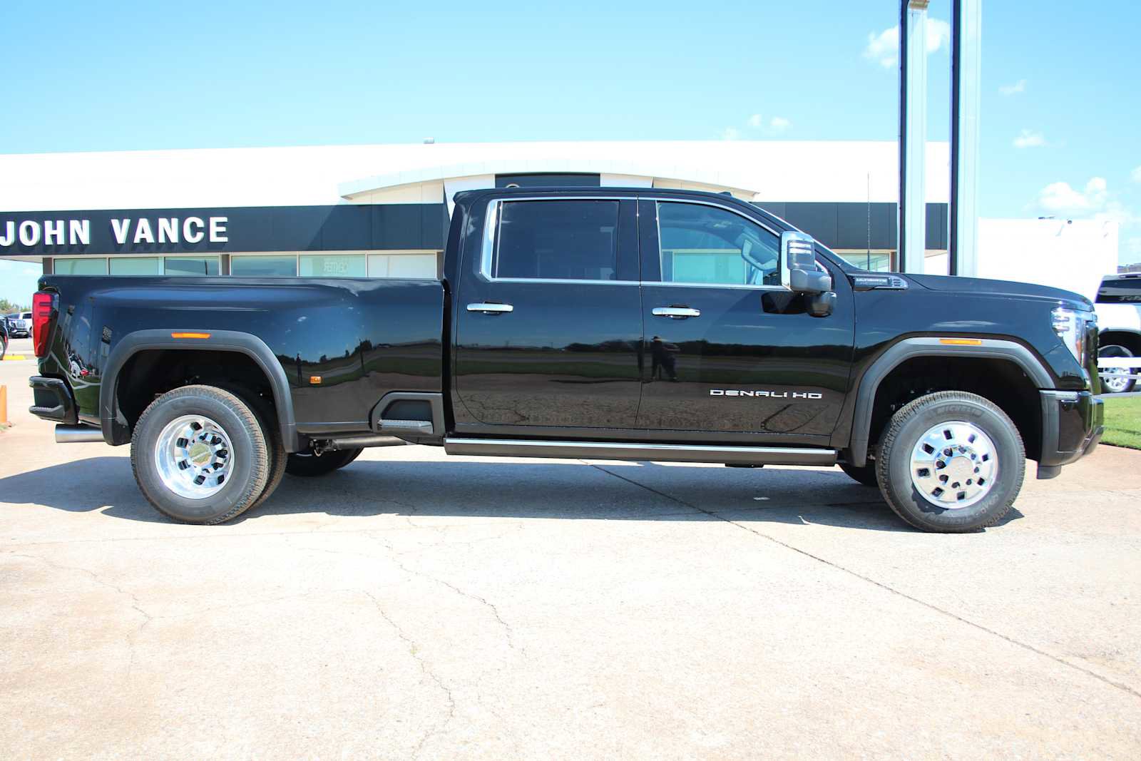 New 2026 GMC Sierra 3500 Denali Ultimate image 14