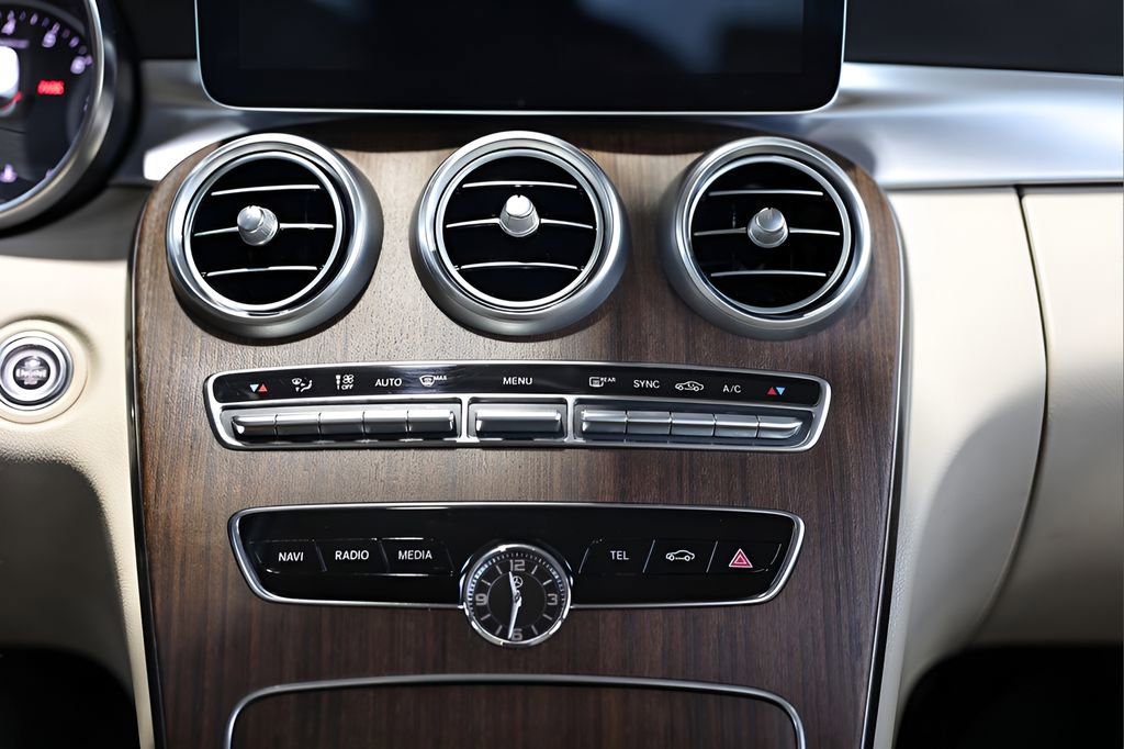 Used 2020 Mercedes-Benz C 300 4MATIC Sedan image 41