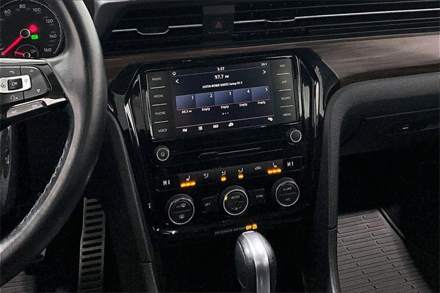 Used 2020 Volkswagen Passat 2.0T SEL image 9