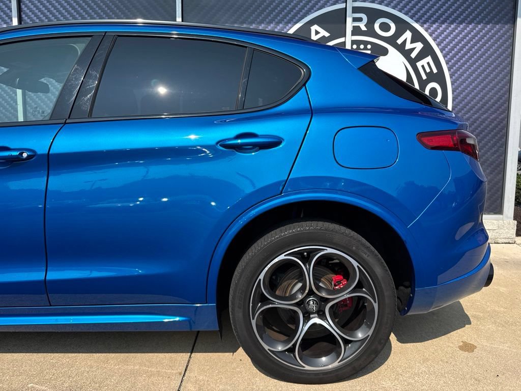 Used 2023 Alfa Romeo Stelvio Veloce AWD/4WD image 14