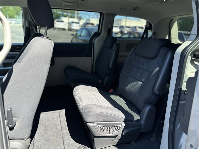 Used 2010 Dodge Grand Caravan SXT FWD image 11