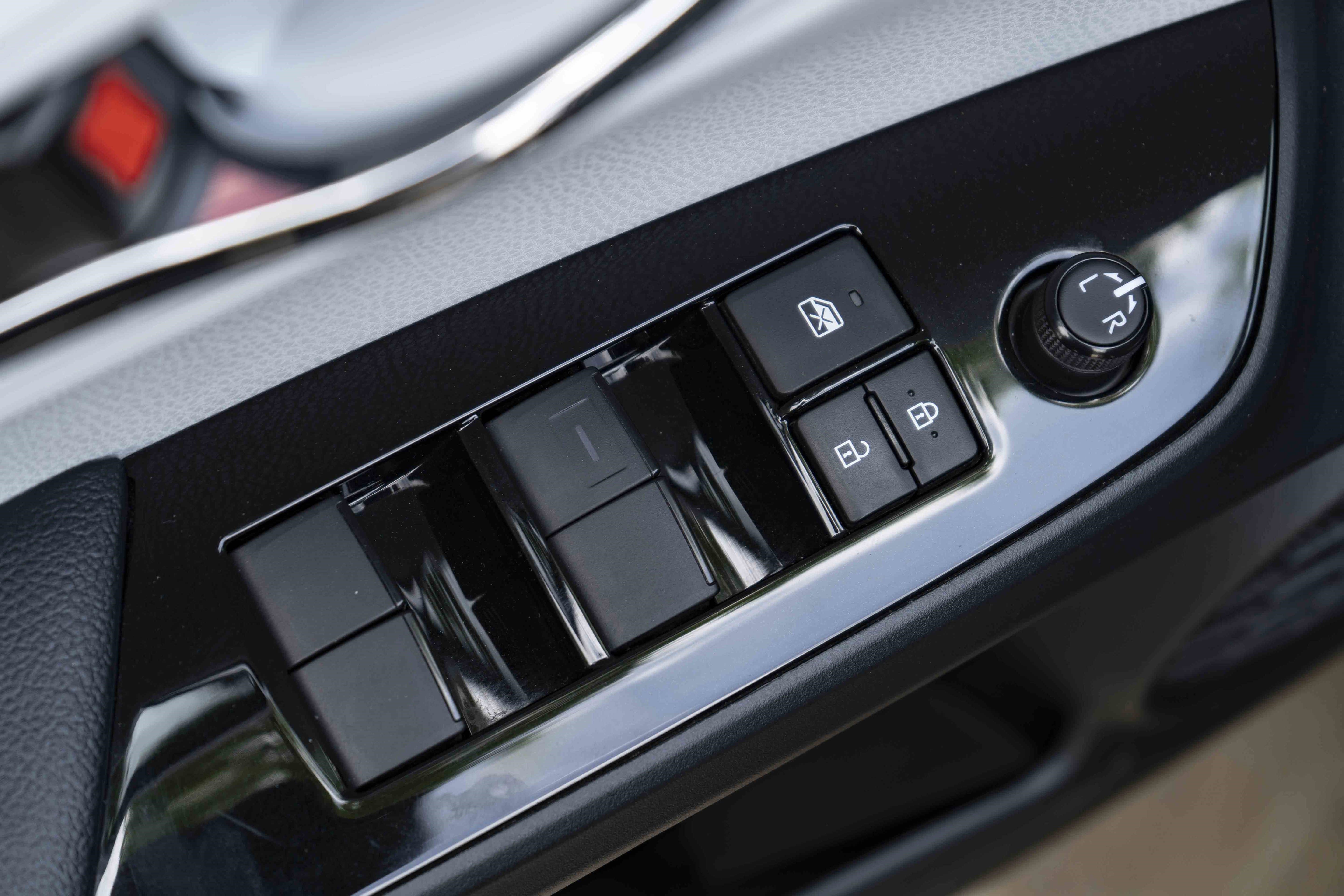 Used 2022 Toyota Prius Prime XLE image 40