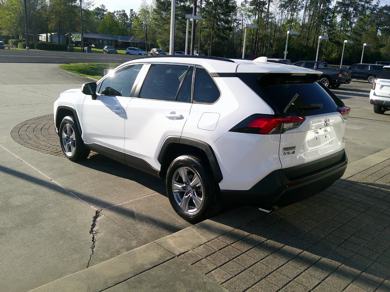 Used 2022 Toyota RAV4 XLE image 2