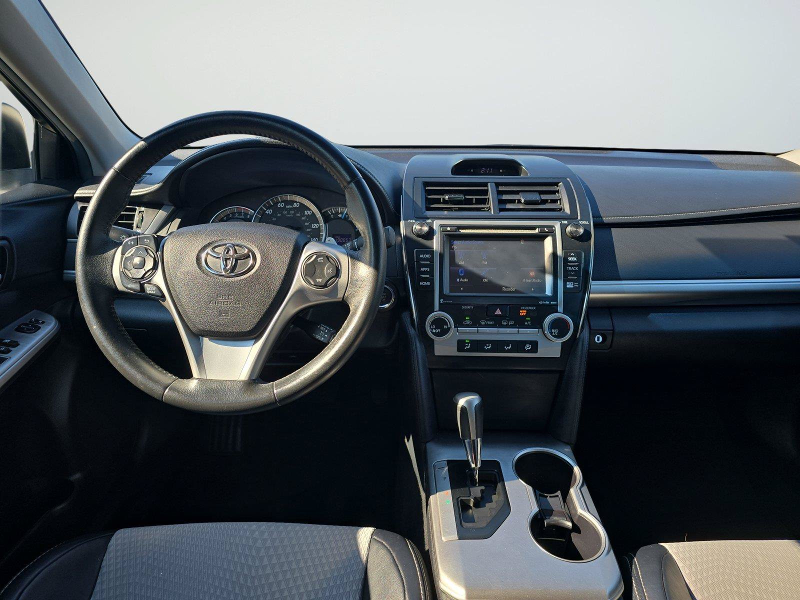 Used 2014 Toyota Camry SE FWD image 9