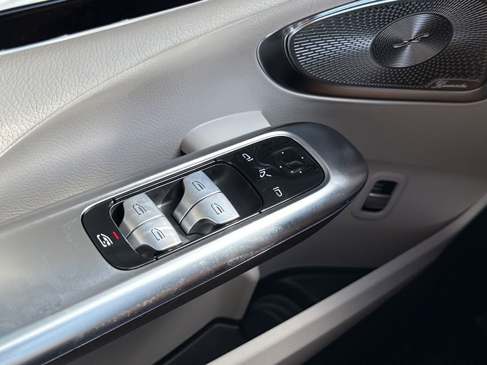 New 2025 Mercedes-Benz C 300 Sedan image 18