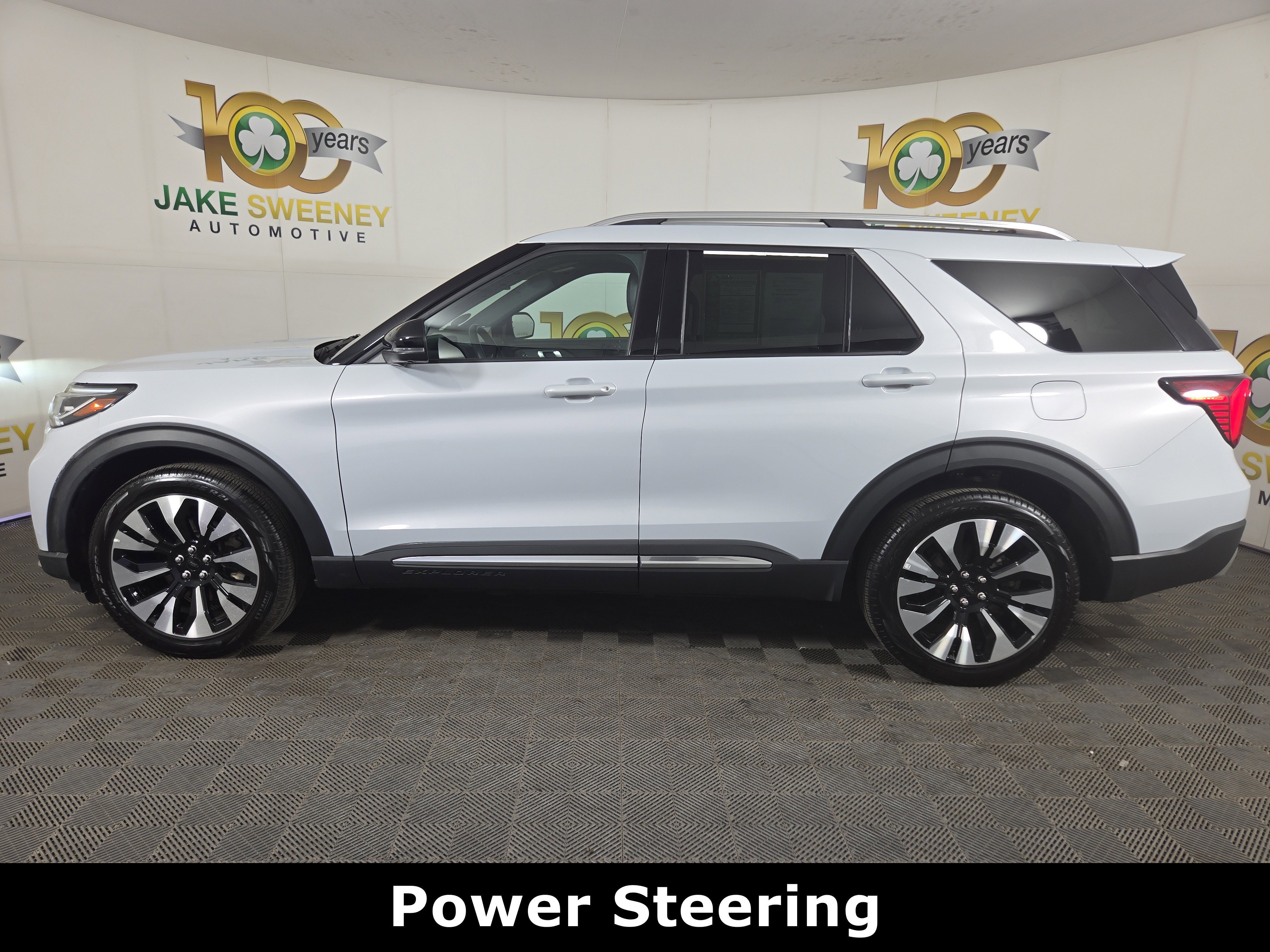 Used 2025 Ford Explorer Platinum w/ LUX Leather Package AWD/4WD image 4
