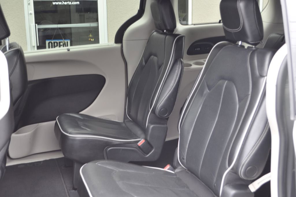 Used 2022 Chrysler Pacifica Limited image 17