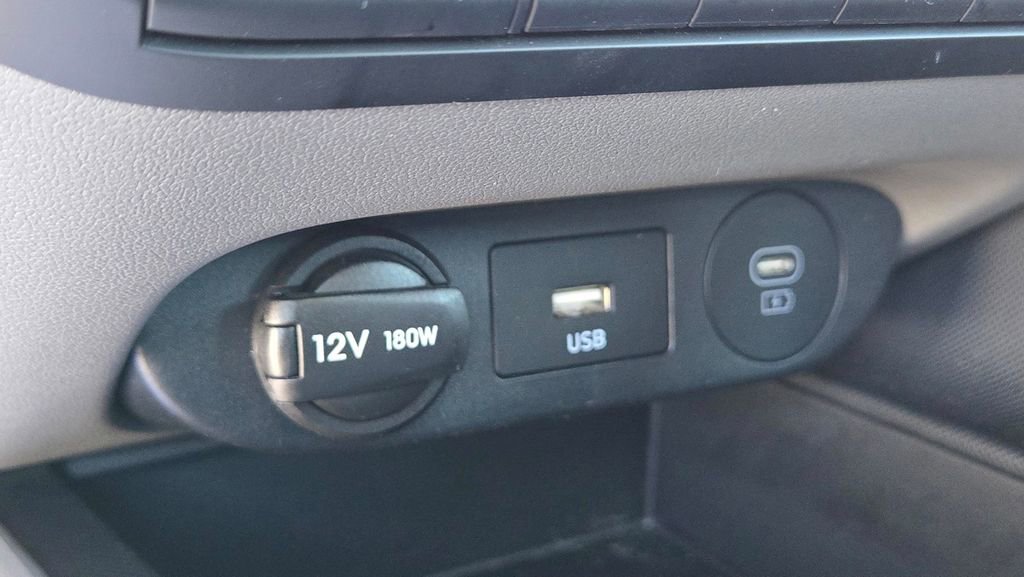 Used 2025 Hyundai Elantra Hybrid FWD image 23