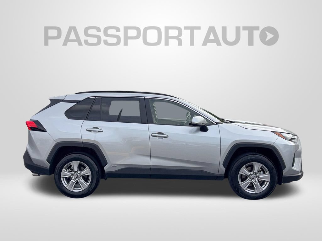 Used 2025 Toyota RAV4 XLE AWD/4WD image 9