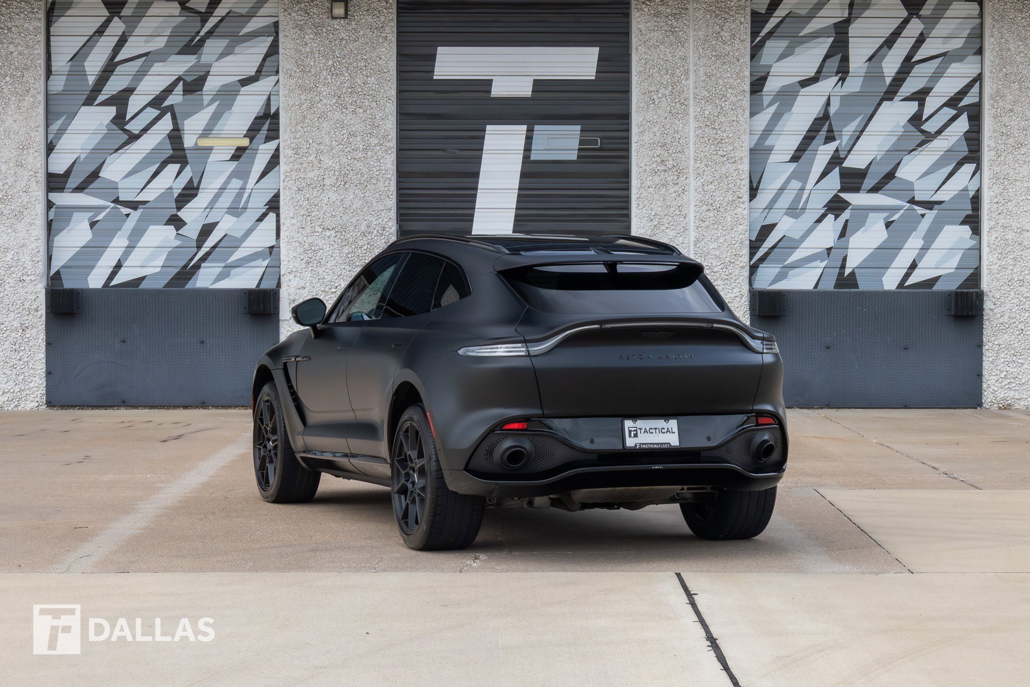 Used 2022 Aston Martin DBX image 11