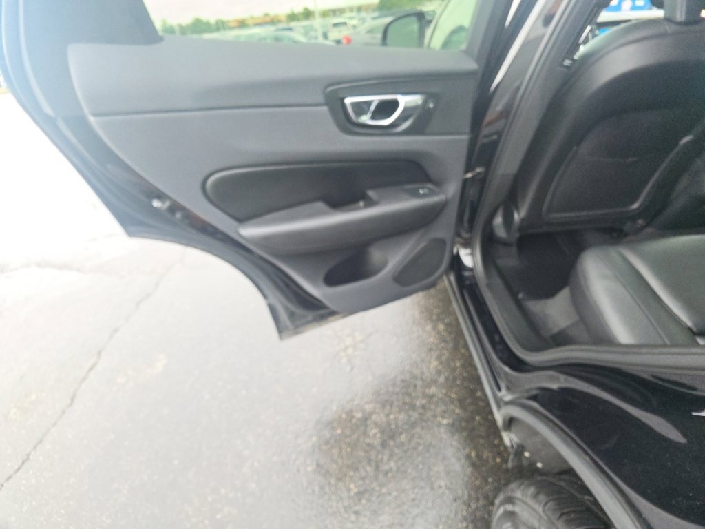 Used 2019 Volvo XC60 T5 Momentum w/ Multimedia Package AWD/4WD image 26
