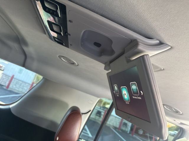 Used 2019 Chevrolet Suburban Premier w/ Premier Plus Edition AWD/4WD image 15