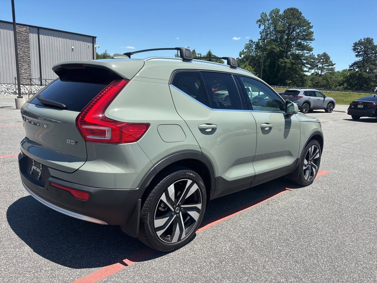 Used 2023 Volvo XC40 B5 Plus w/ Protection Package Premier AWD/4WD image 8