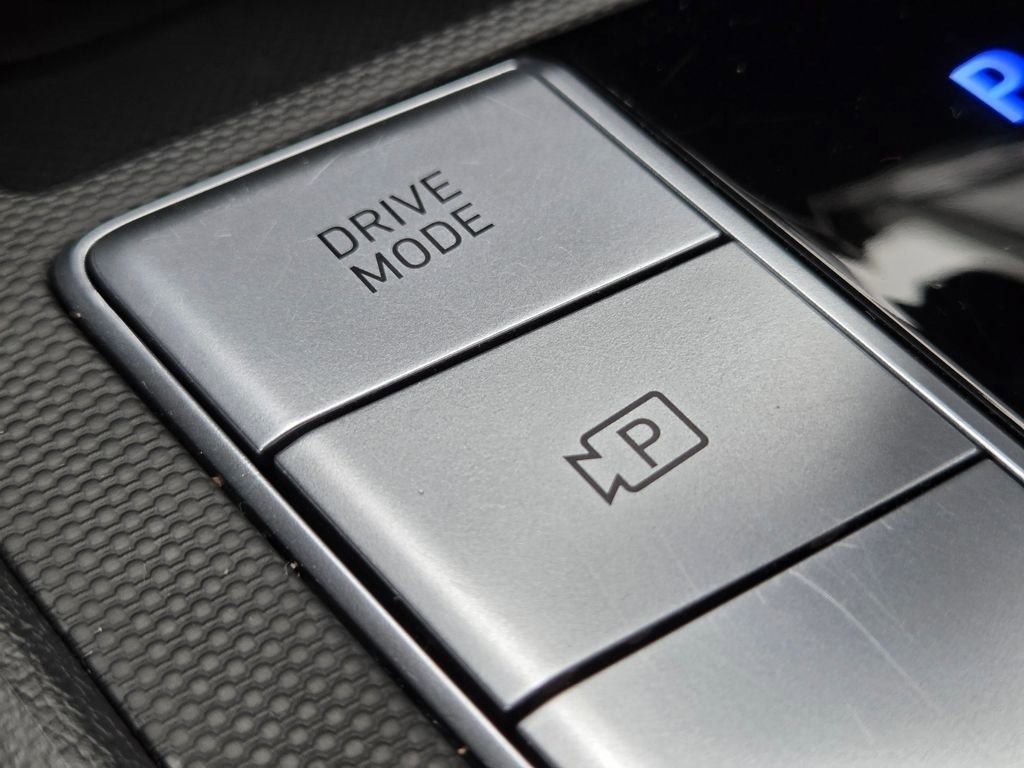 Used 2025 Hyundai Elantra SEL FWD image 17