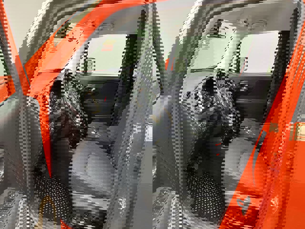 Used 2017 Jeep Renegade Latitude w/ Popular Equipment Group image 3