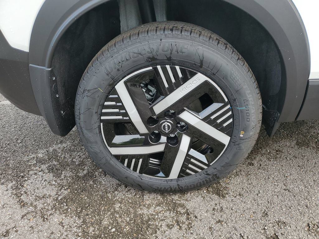 New 2026 Nissan Kicks SV w/ SV Premium Package FWD image 5