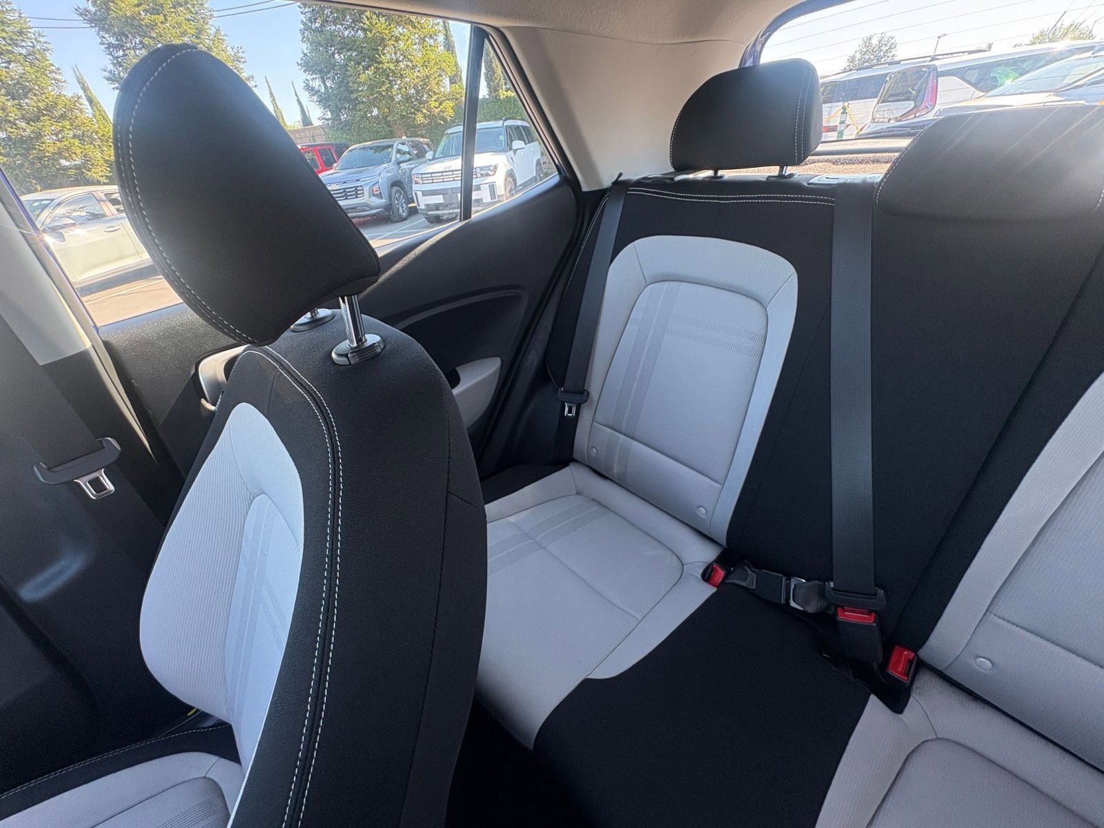 Used 2025 Hyundai Venue SEL image 39