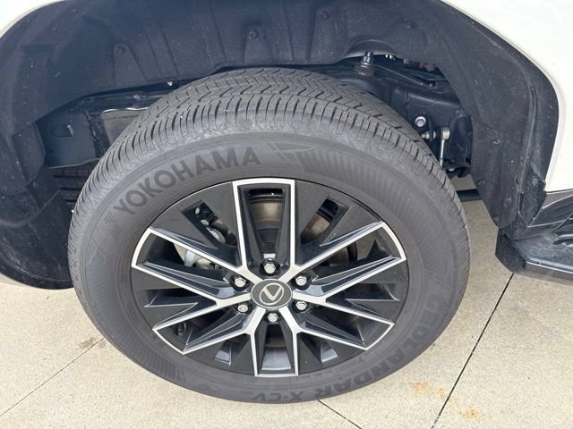 Used 2025 Lexus GX 550 w/ Accessory Package (2T) AWD/4WD image 10