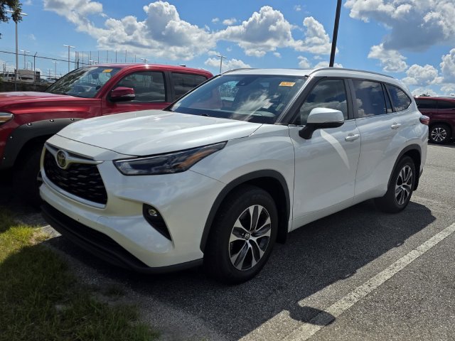 Used 2023 Toyota Highlander XLE FWD image 14