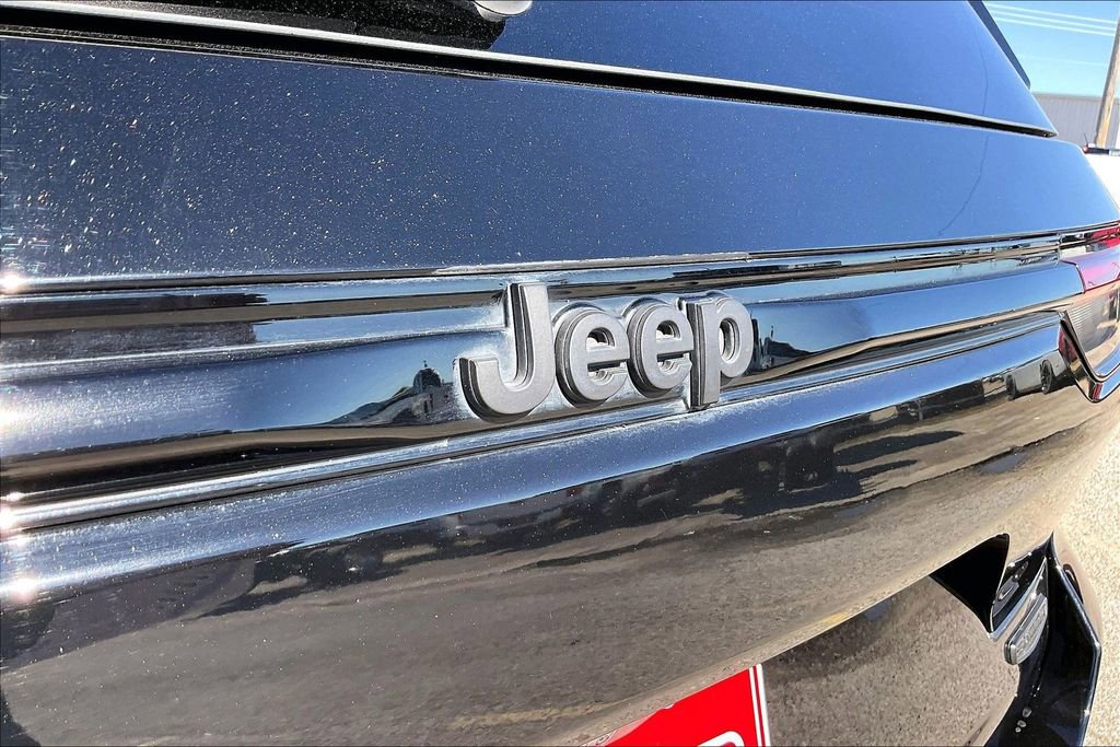 Used 2022 Jeep Grand Cherokee Summit w/ Luxury Tech Group V image 27