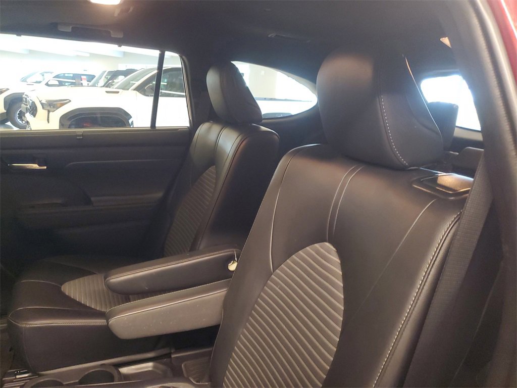 Used 2022 Toyota Highlander XSE image 13