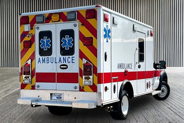 Used 2016 Ford F450 XLT image 2