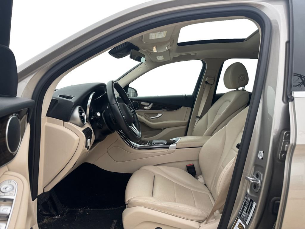 Used 2022 Mercedes-Benz GLC 300 image 9