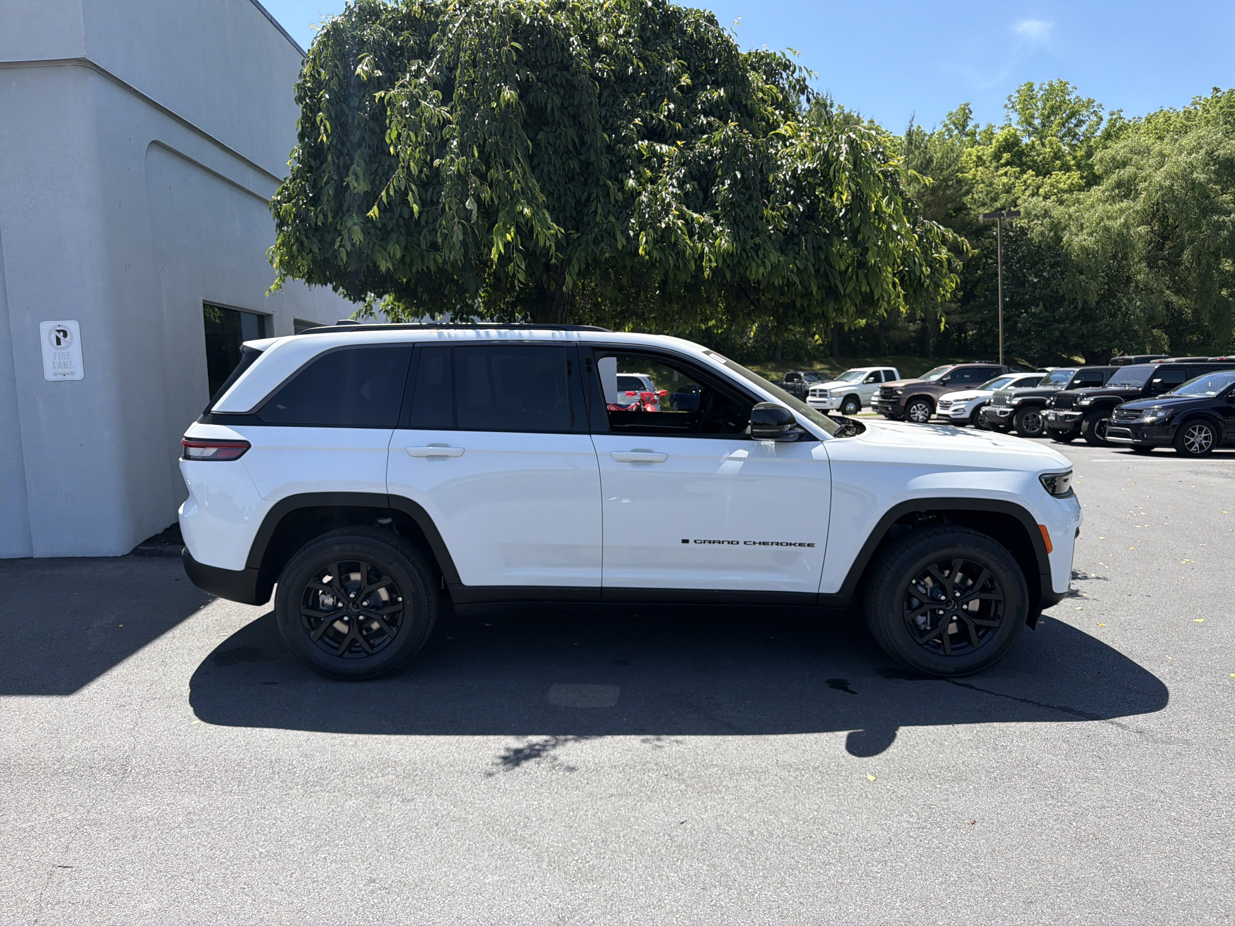 New 2026 Jeep Grand Cherokee Altitude AWD/4WD video 2