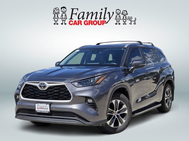 Used 2023 Toyota Highlander XLE FWD image 1