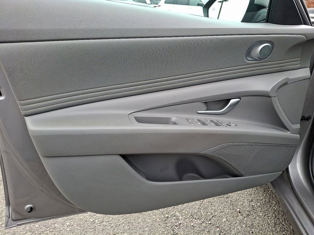 Used 2023 Hyundai Elantra SEL w/ Convenience Package image 14