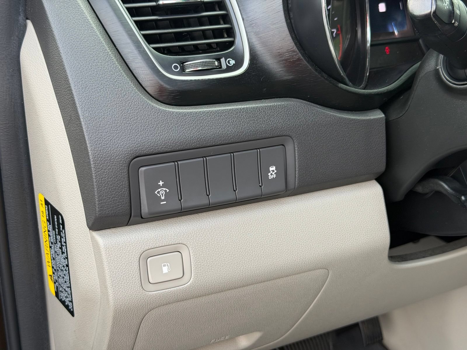Used 2017 Kia Sedona LX w/ LX Essentials Premium Package FWD image 14