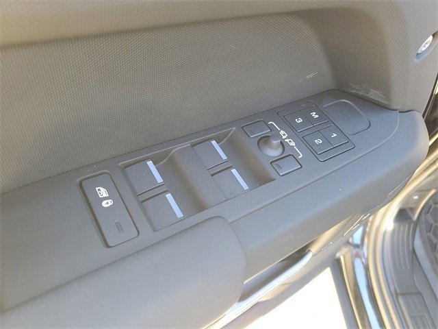 Used 2025 Land Rover Defender 110 S image 14