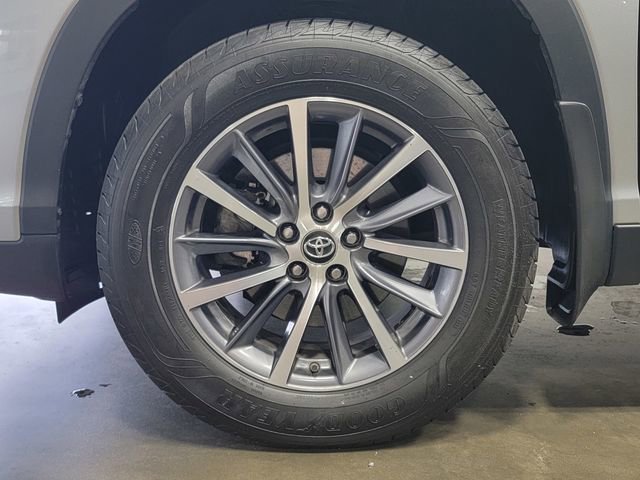 Used 2019 Toyota Highlander XLE AWD/4WD image 9