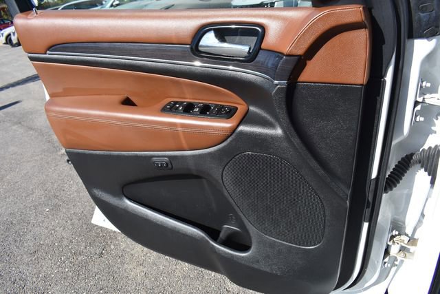 Used 2020 Jeep Grand Cherokee Overland AWD/4WD image 39