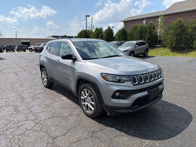 Used 2022 Jeep Compass Latitude AWD/4WD image 2
