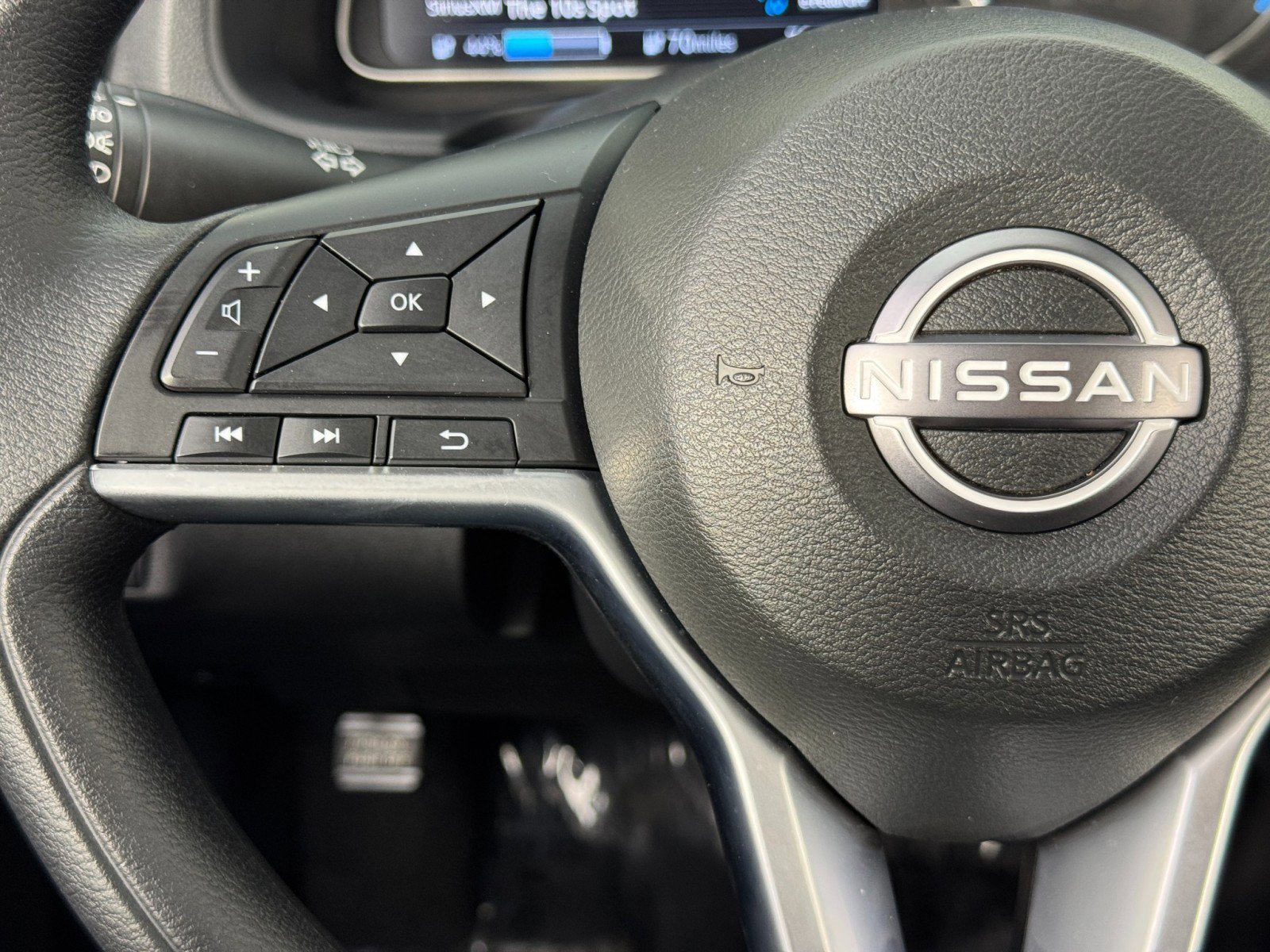 Used 2025 Nissan Leaf S image 18
