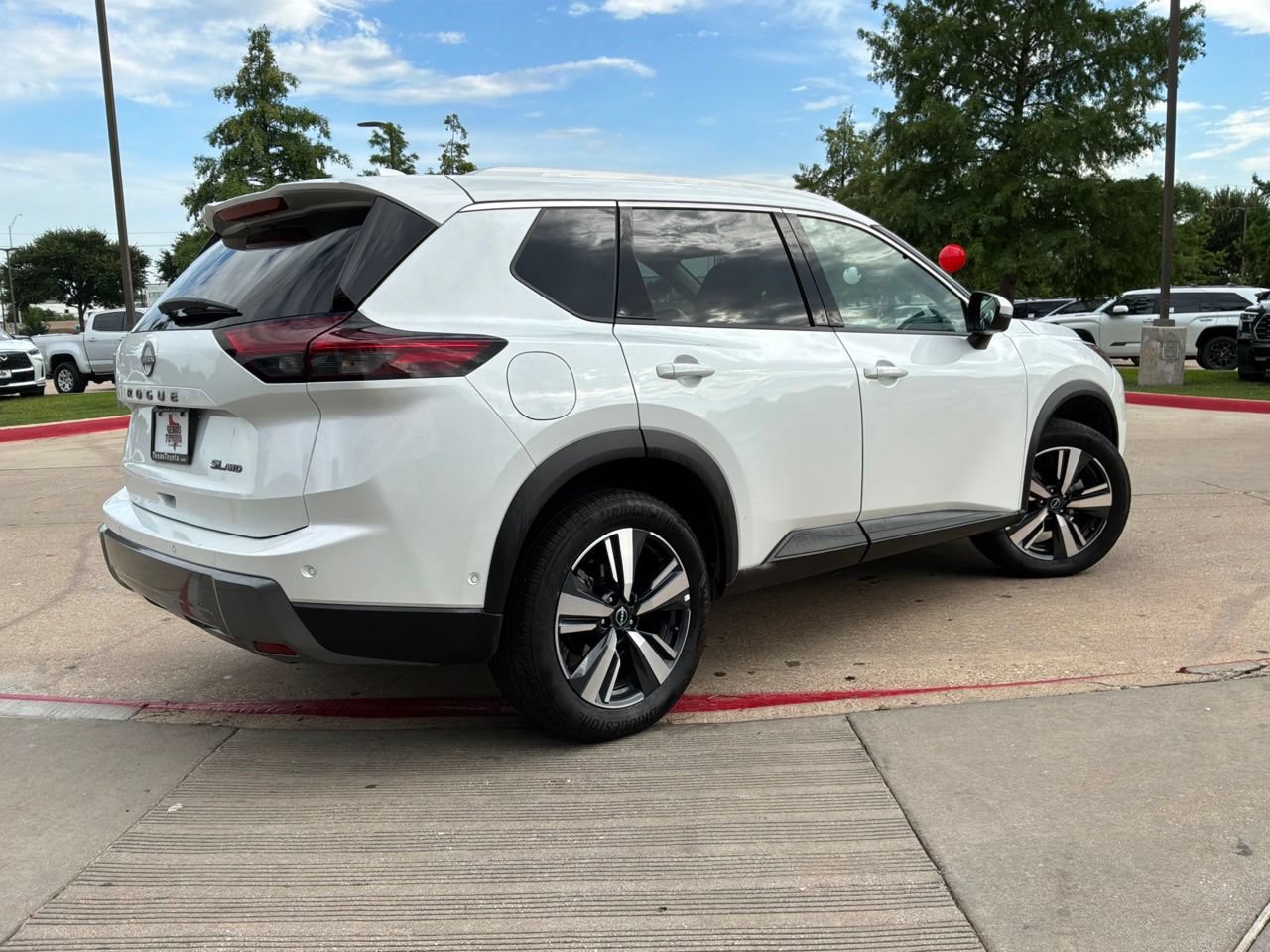 Used 2026 Nissan Rogue SL AWD/4WD image 6