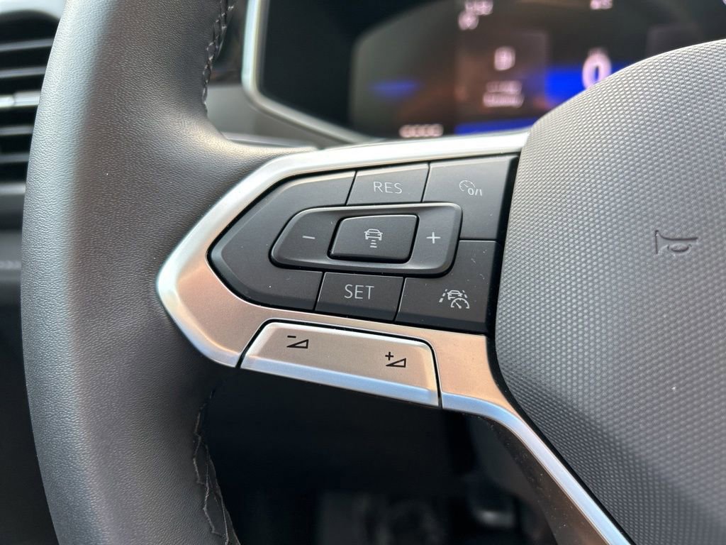 Certified 2025 Volkswagen Taos SE image 26