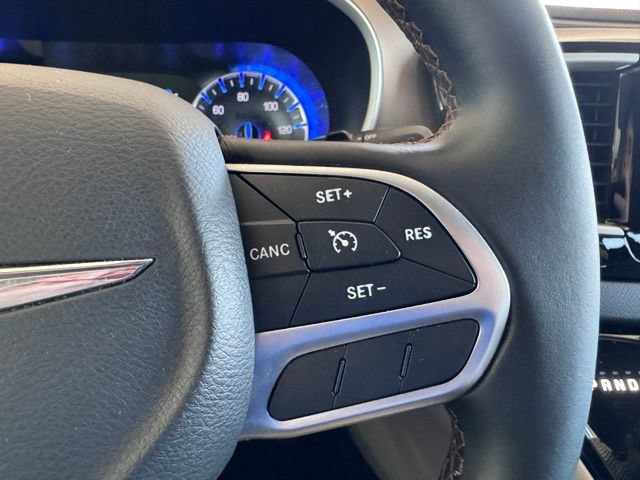 Used 2017 Chrysler Pacifica Touring-L FWD image 18