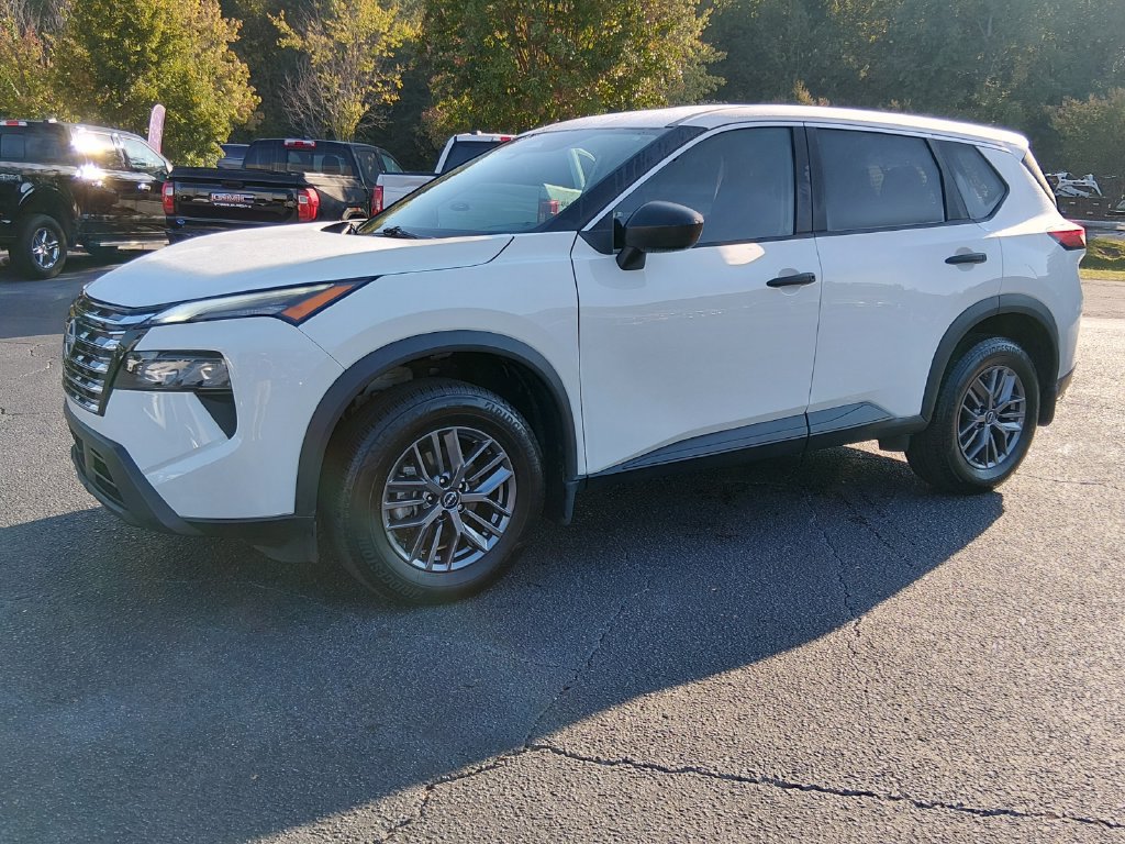 Used 2025 Nissan Rogue S FWD image 8
