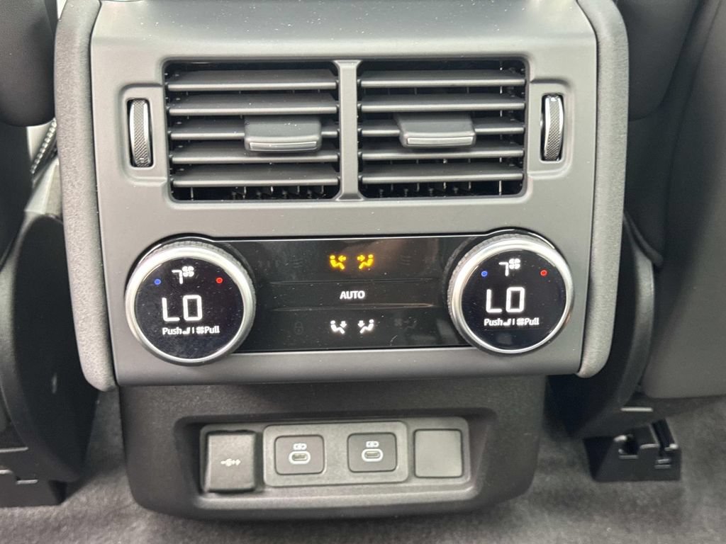 New 2026 Land Rover Discovery Dynamic SE AWD/4WD image 18