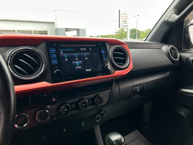 Used 2016 Toyota Tacoma TRD Sport w/ Towing Package AWD/4WD image 31