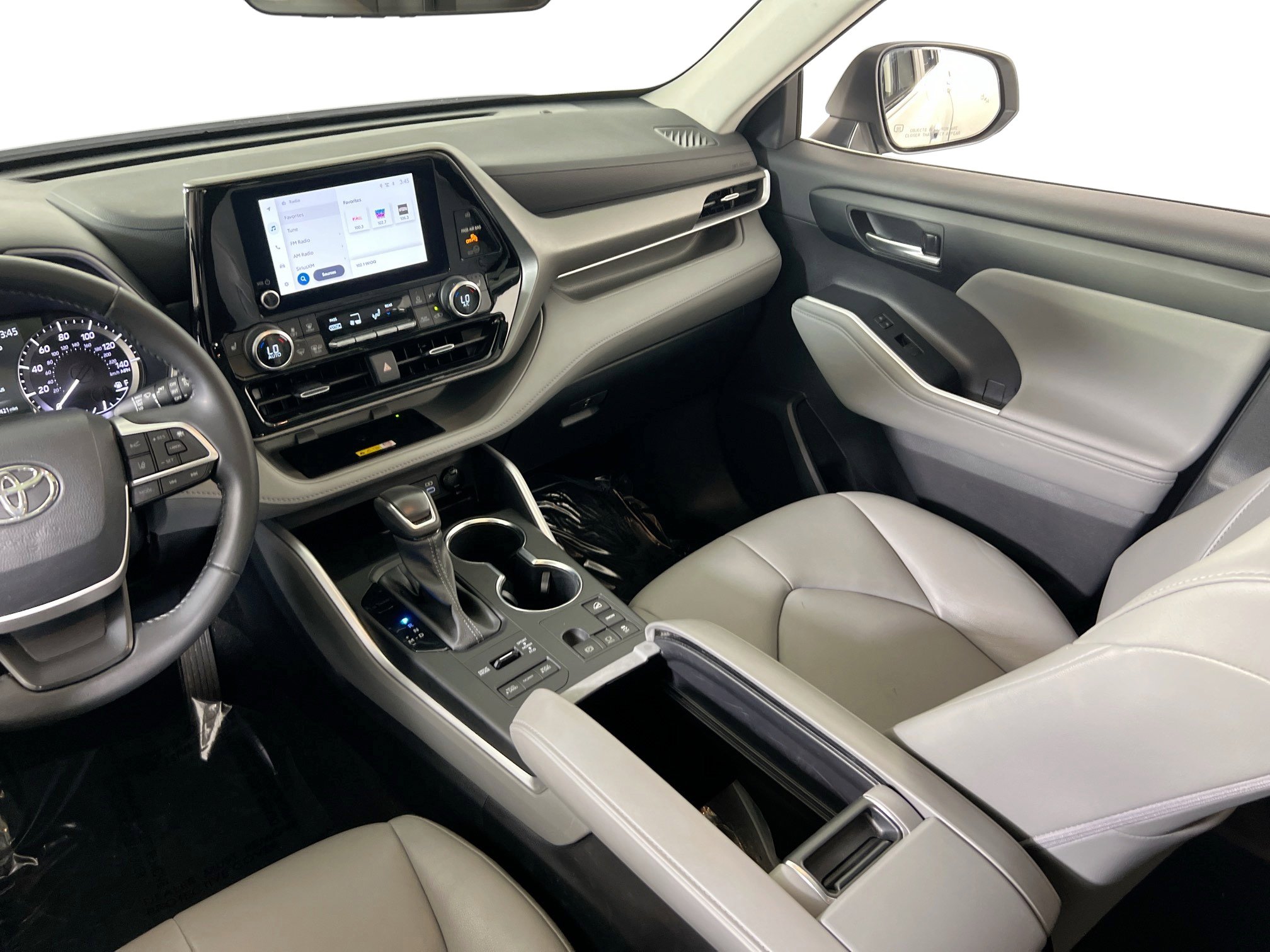 Used 2023 Toyota Highlander XLE AWD/4WD image 23