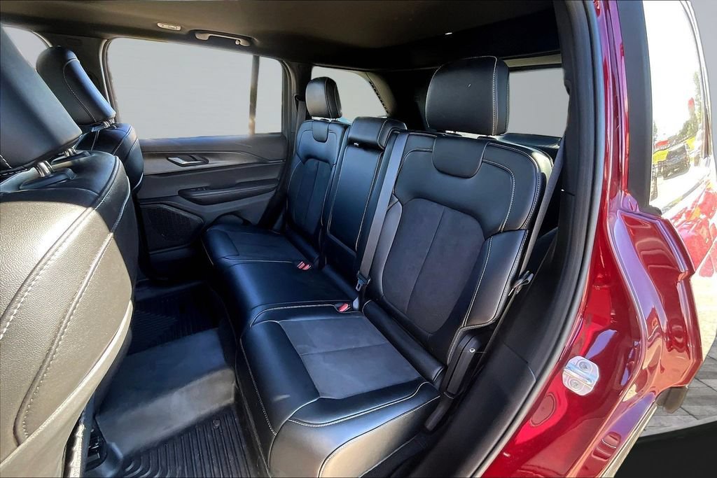 Used 2024 Jeep Grand Cherokee Altitude AWD/4WD image 19
